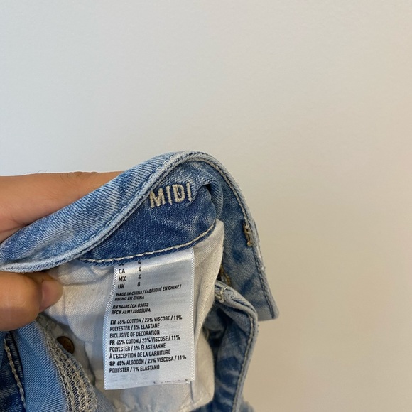 American Eagle Light Denim Midi Shorts Size 4 - Picture 5 of 6